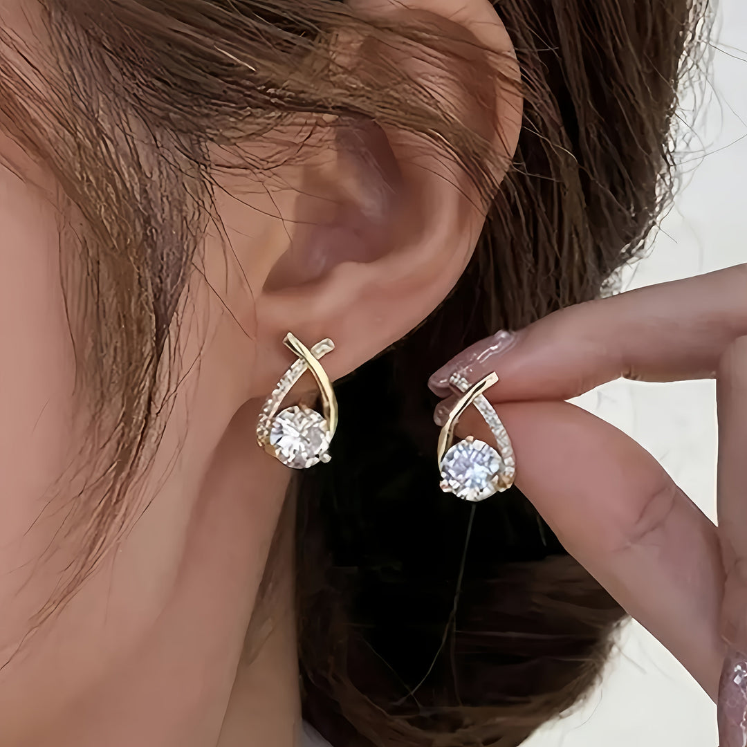 Boucles d'Oreilles à Clou avec Croix Dorée et Zircon
