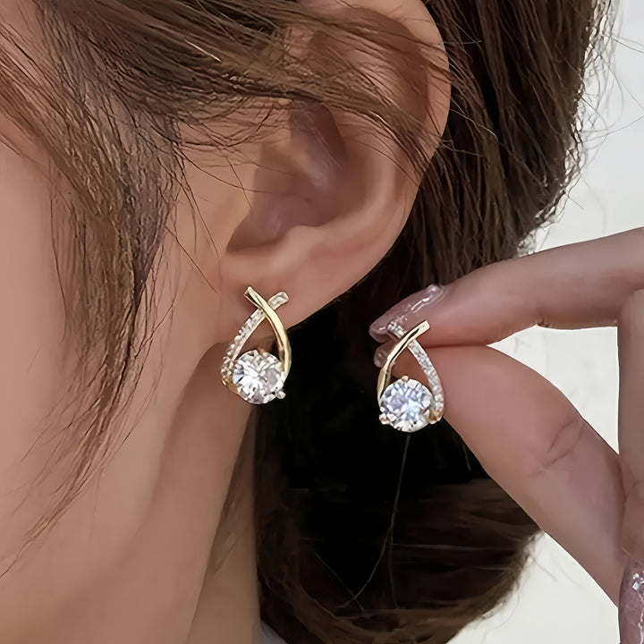 Boucles d'Oreilles à Clou avec Croix Dorée et Zircon