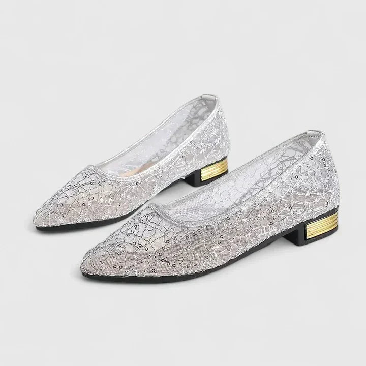 Celeste | Ballerines en Dentelle avec Bout Fin et Détail Doré