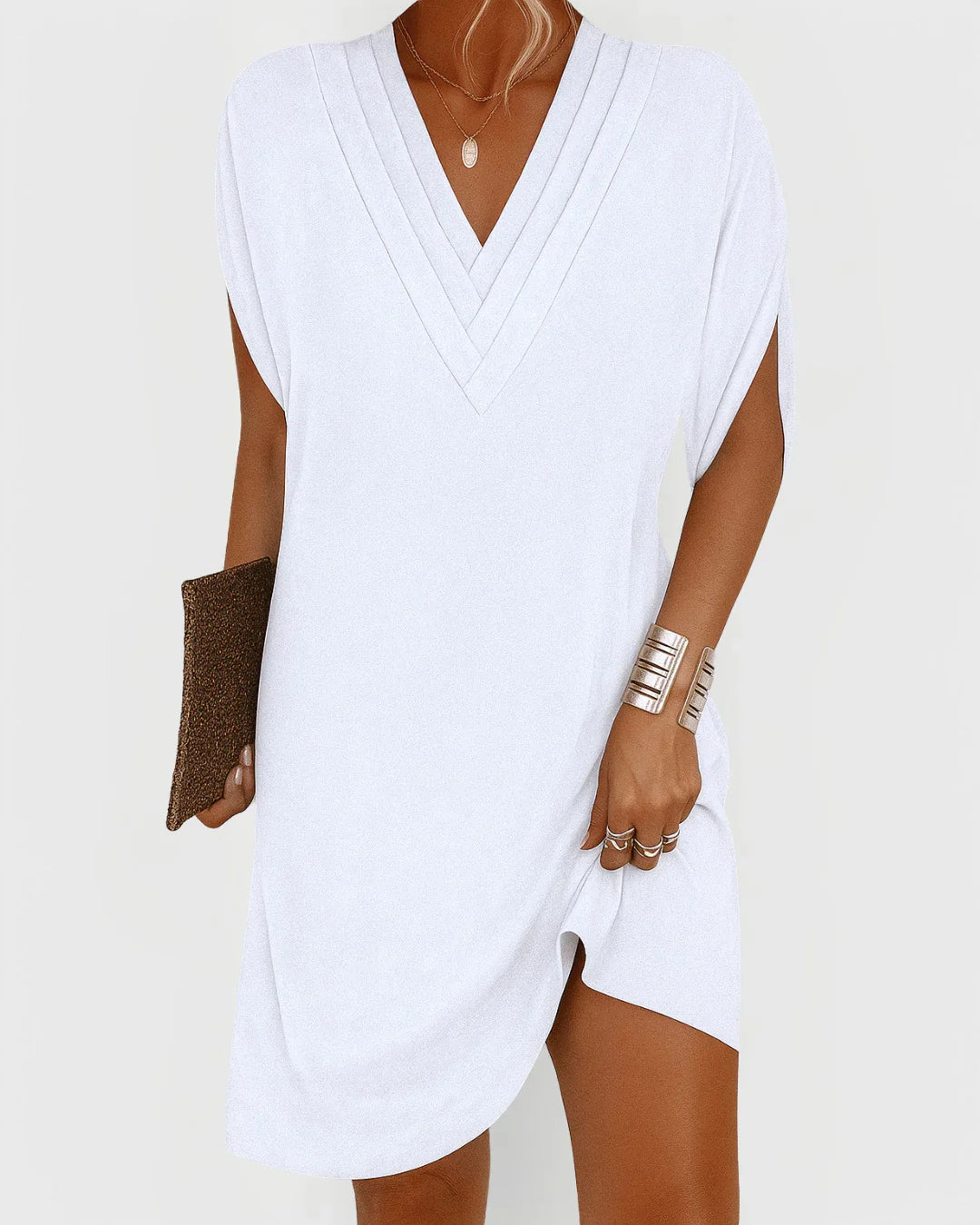 AFRODITE | ROBE ÉLÉGANTE AVEC COUPE FLATTEUSE ET ENCOLURE EN V