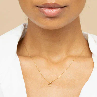 Collier avec initiales et l'inscription "Lettre d'amour" | Doré