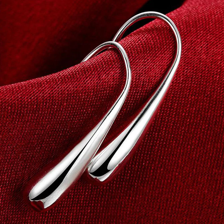 Boucles d'oreilles créoles avec goutte d'eau en argent
