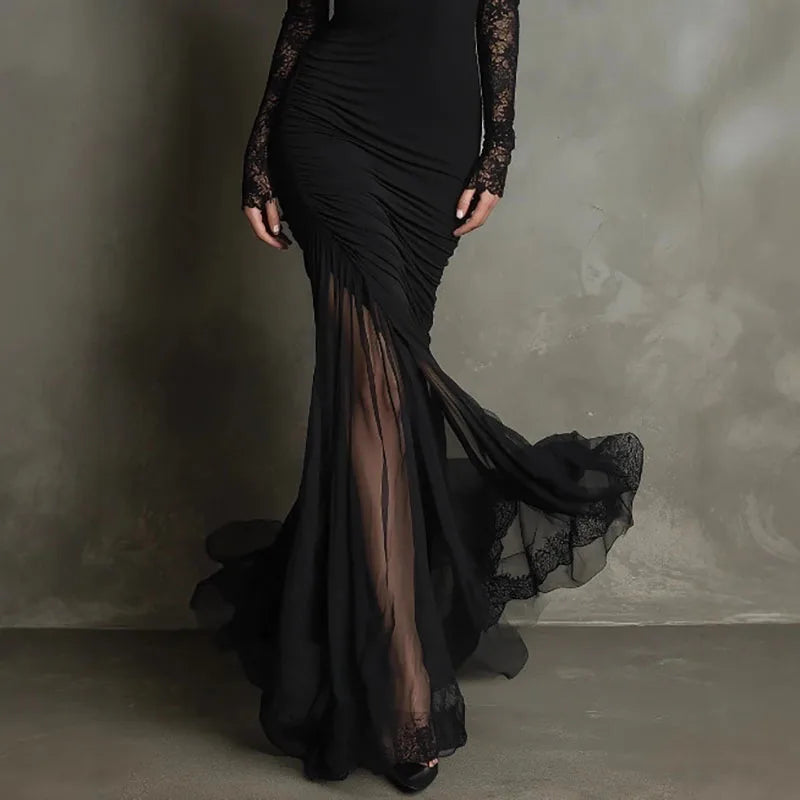 Selena | Robe longue avec décolleté en V et détails en dentelle