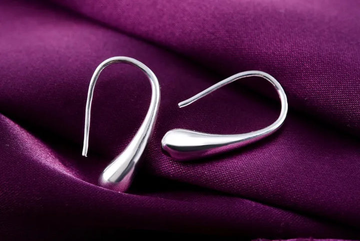 Boucles d'oreilles créoles avec goutte d'eau en argent