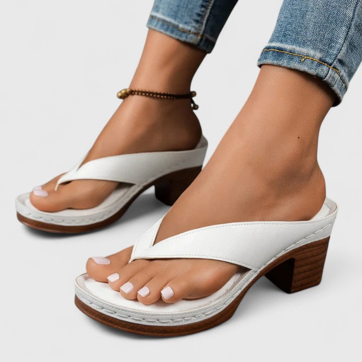 Talia | Sandales à Talon Large avec Tige entre les orteils et Sangle de Cheville