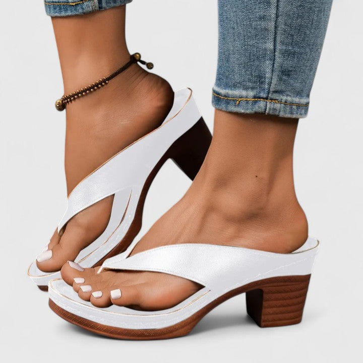 Talia | Sandales à Talon Large avec Tige entre les orteils et Sangle de Cheville