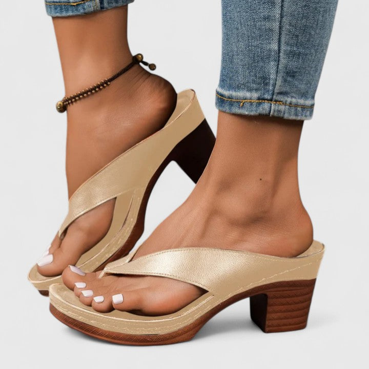 Talia | Sandales à Talon Large avec Tige entre les orteils et Sangle de Cheville