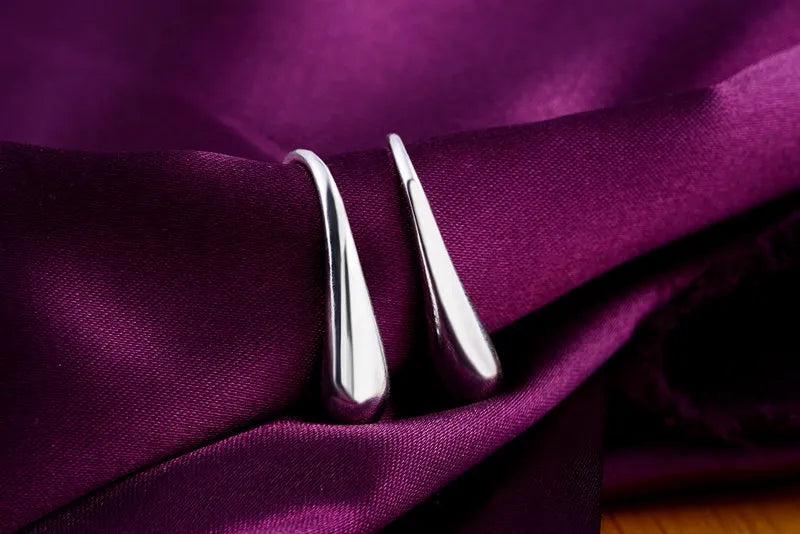 Boucles d'oreilles créoles avec goutte d'eau en argent