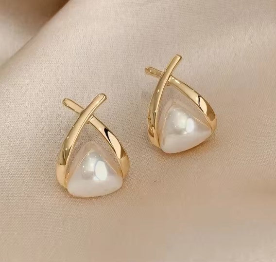 Boucles d'Oreilles Pendantes Vintage en Perle avec Croix et Triangle