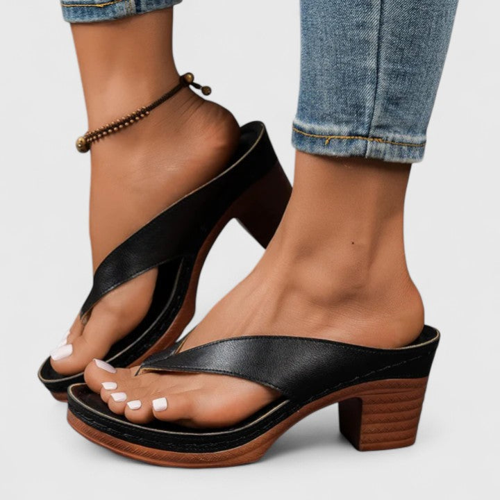 Talia | Sandales à Talon Large avec Tige entre les orteils et Sangle de Cheville