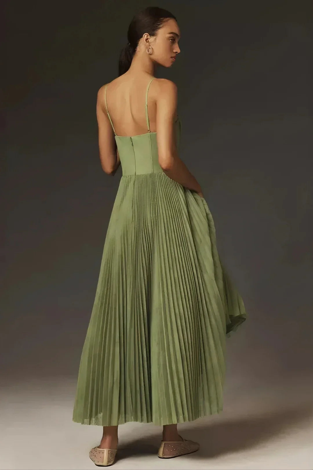 AMBER | ROBE EN TUL PLISSE AVEC DRAPÉ ASYMÉTRIQUE