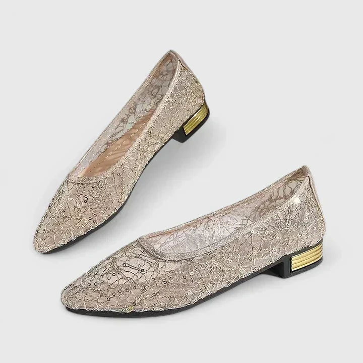 Celeste | Ballerines en Dentelle avec Bout Fin et Détail Doré